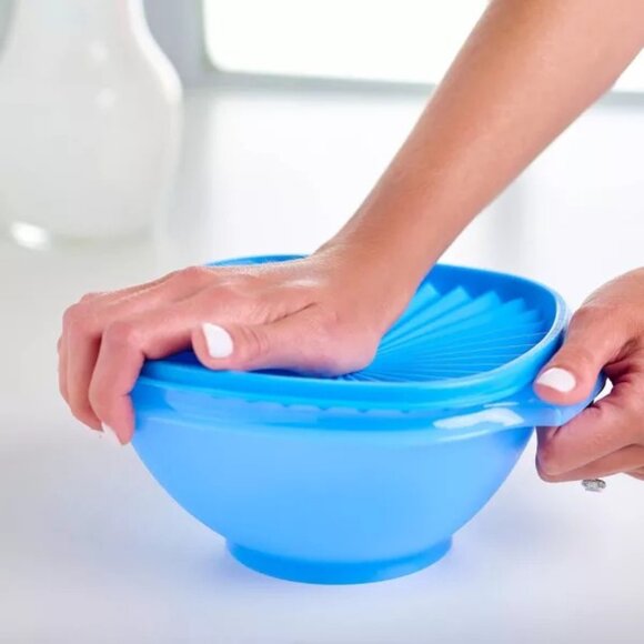 NEW Tupperware Servalier 4-Pc. Bowl Set, Shades of Blue, stacking - Picture 3 of 4